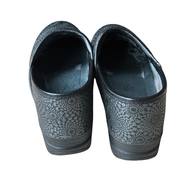 Dansko Pro XP Womens Clogs Black Medallion Embossed Leather 37 EU 7-7.5 US - Picture 7 of 10